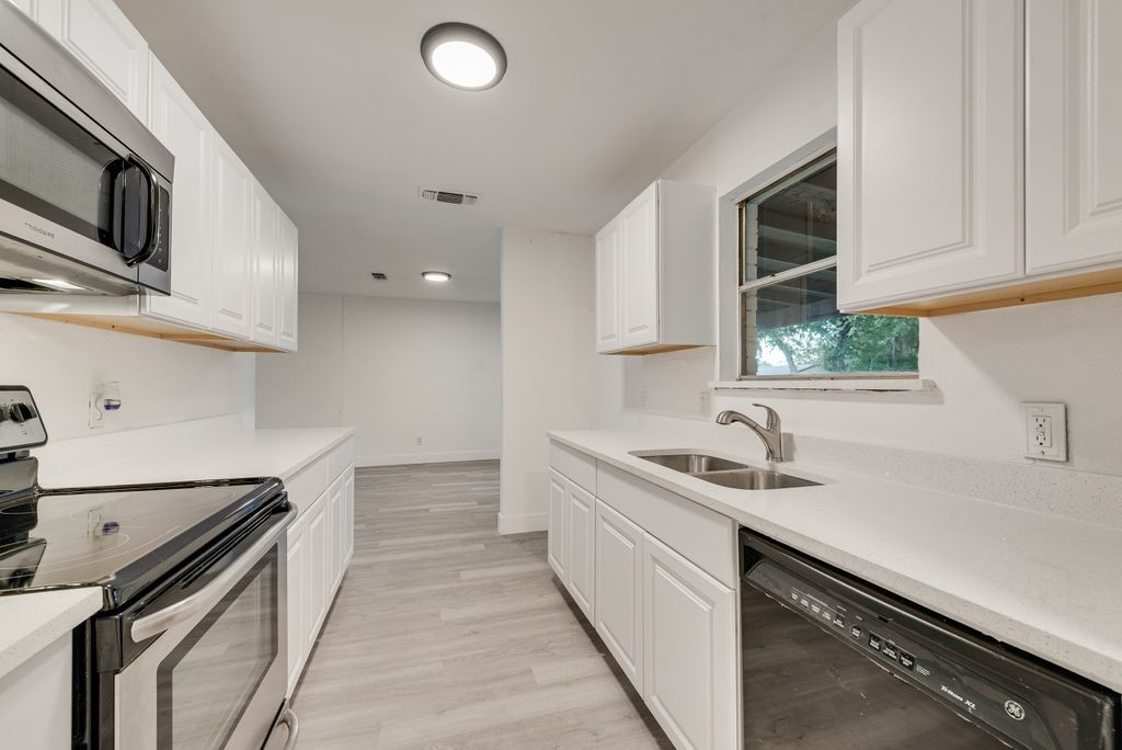 6048 Hillcrest Drive Watauga TX 76148