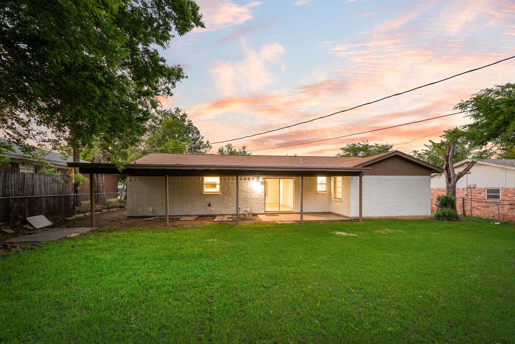 6048 Hillcrest Drive Watauga TX 76148