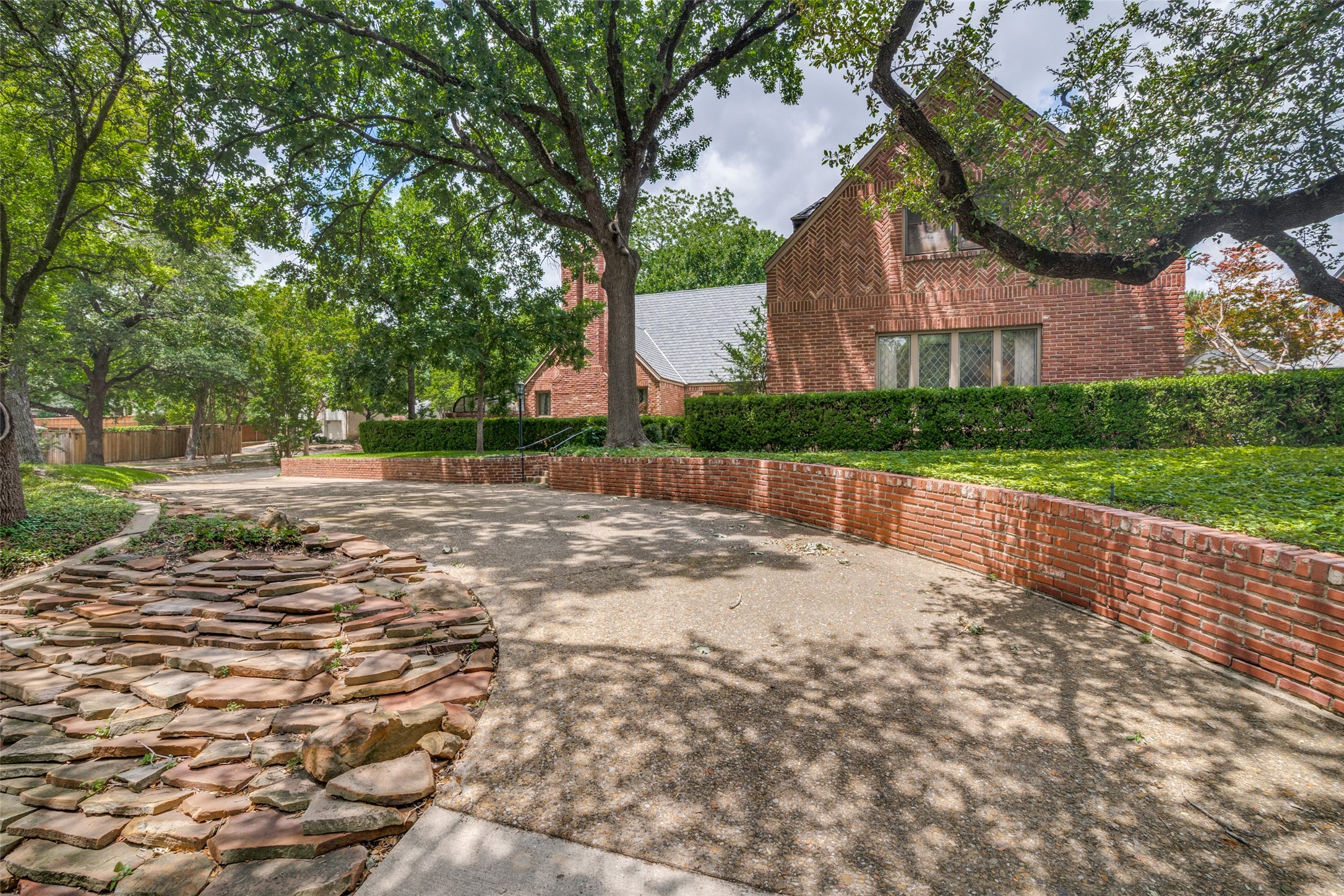 2501 W Prairie Creek Drive Richardson TX 75080