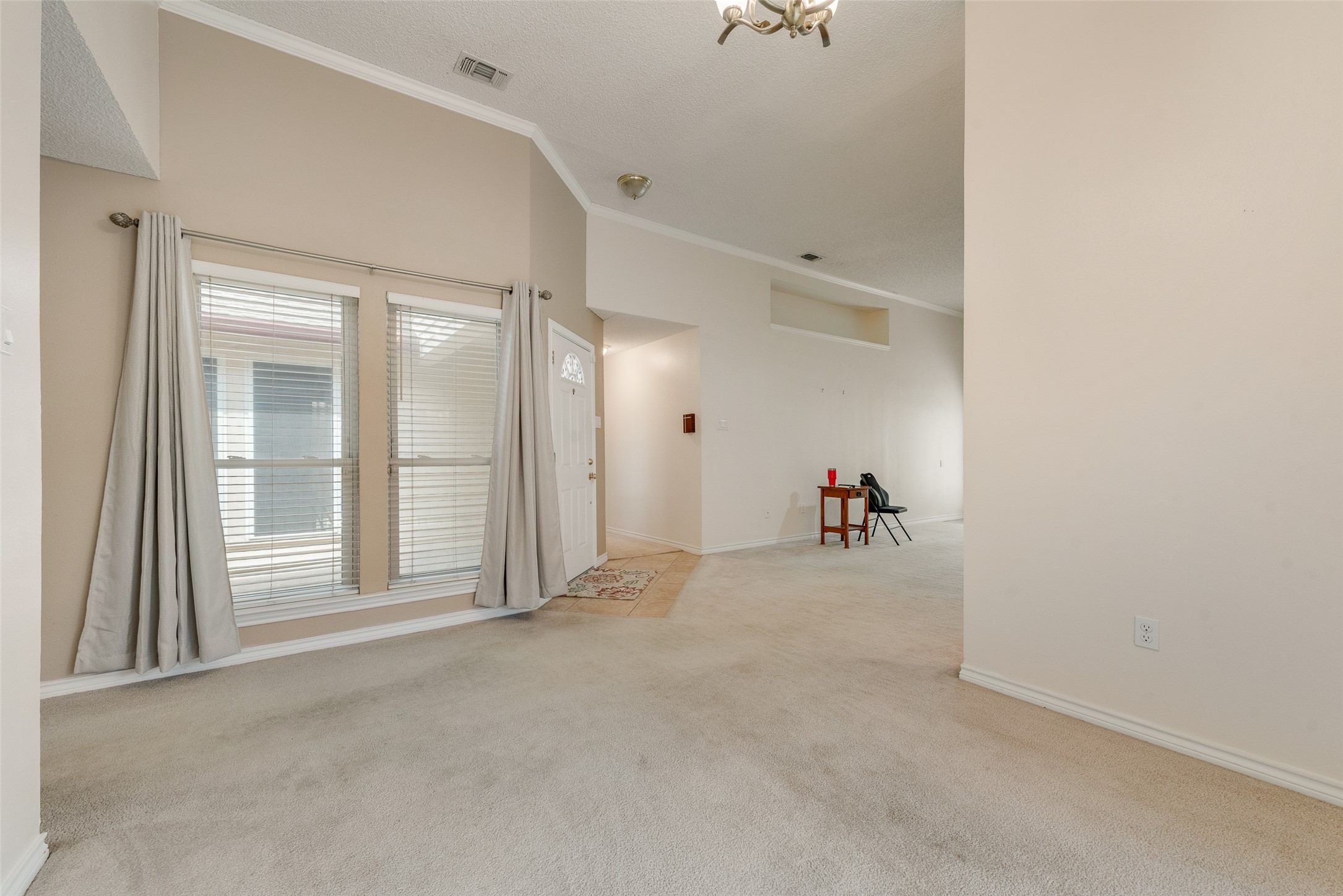 302 Manana Drive Grand Prairie TX 75050
