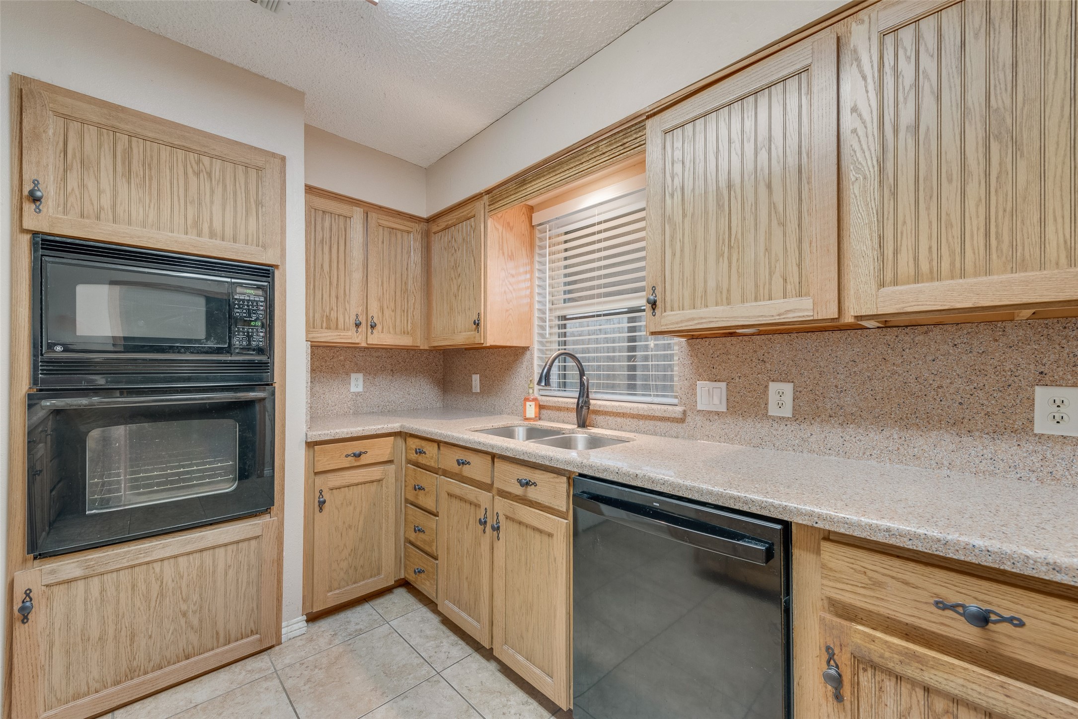 302 Manana Drive Grand Prairie TX 75050