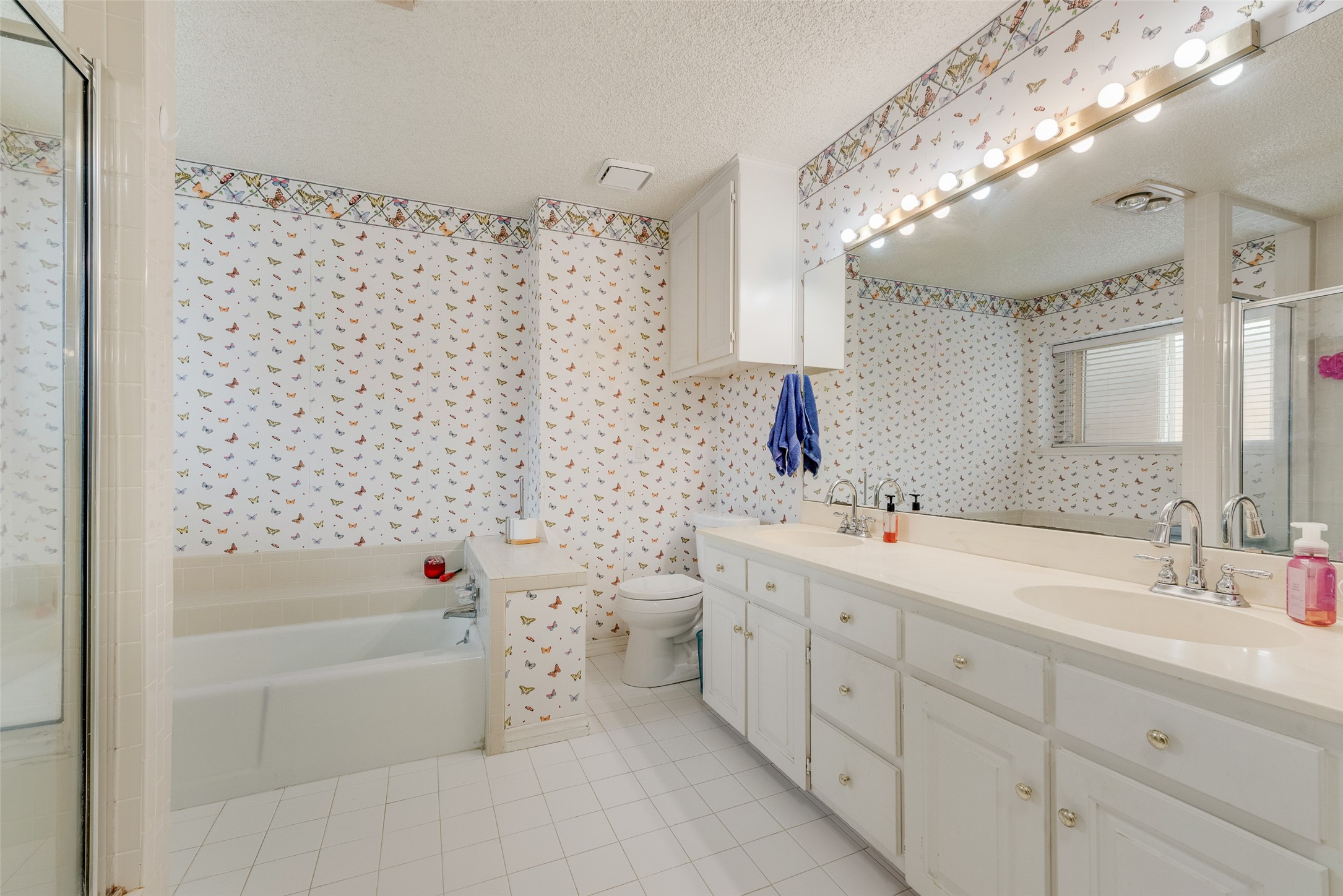 302 Manana Drive Grand Prairie TX 75050