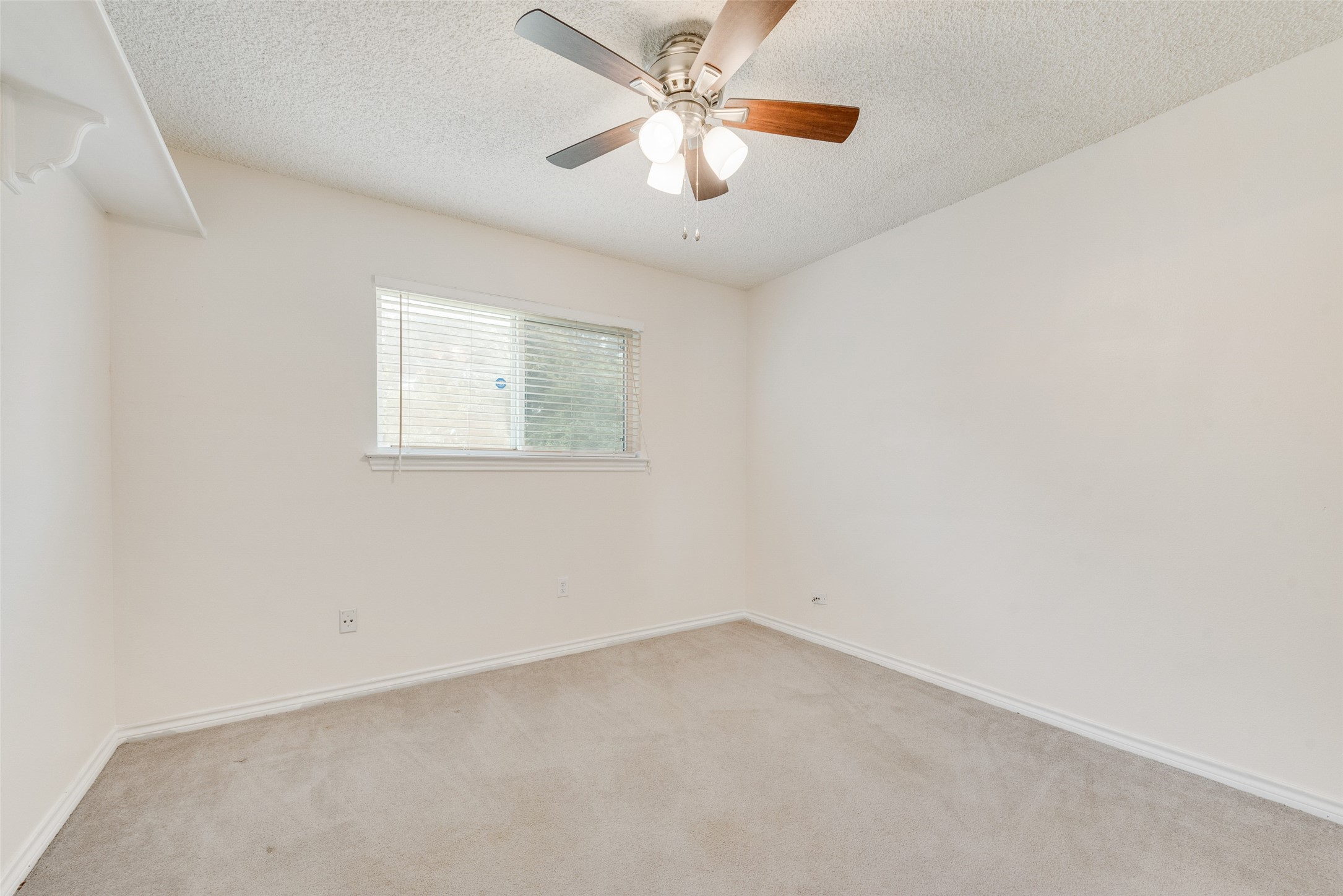 302 Manana Drive Grand Prairie TX 75050