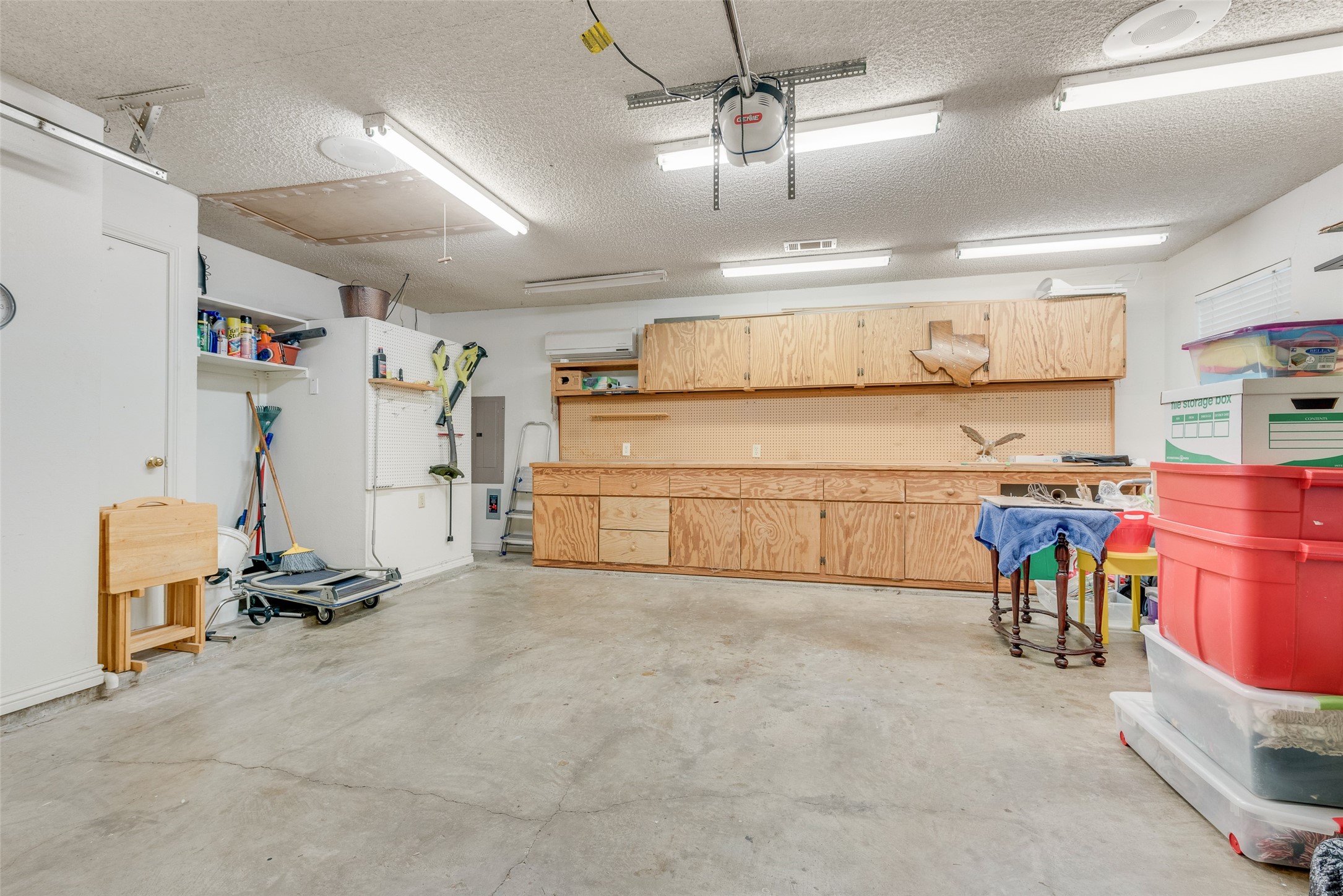 302 Manana Drive Grand Prairie TX 75050