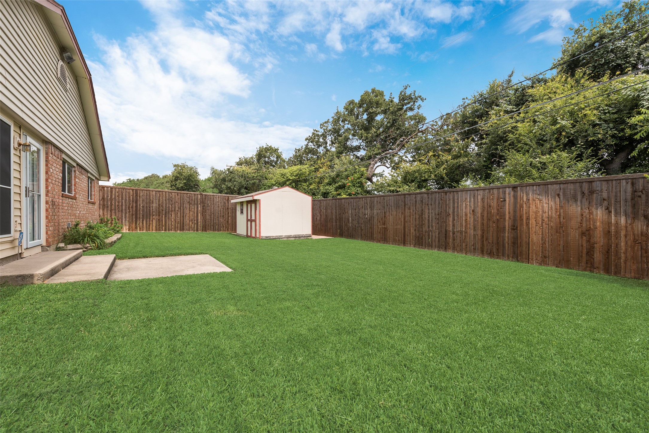 302 Manana Drive Grand Prairie TX 75050