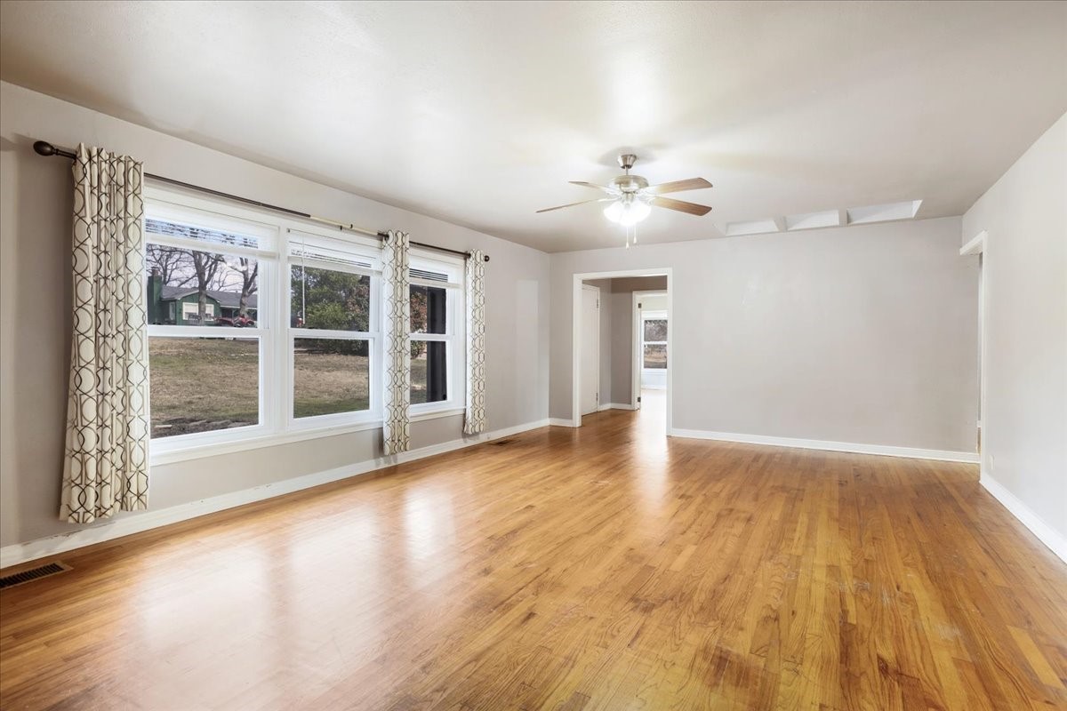 1528 W Day Street Denison TX 75020