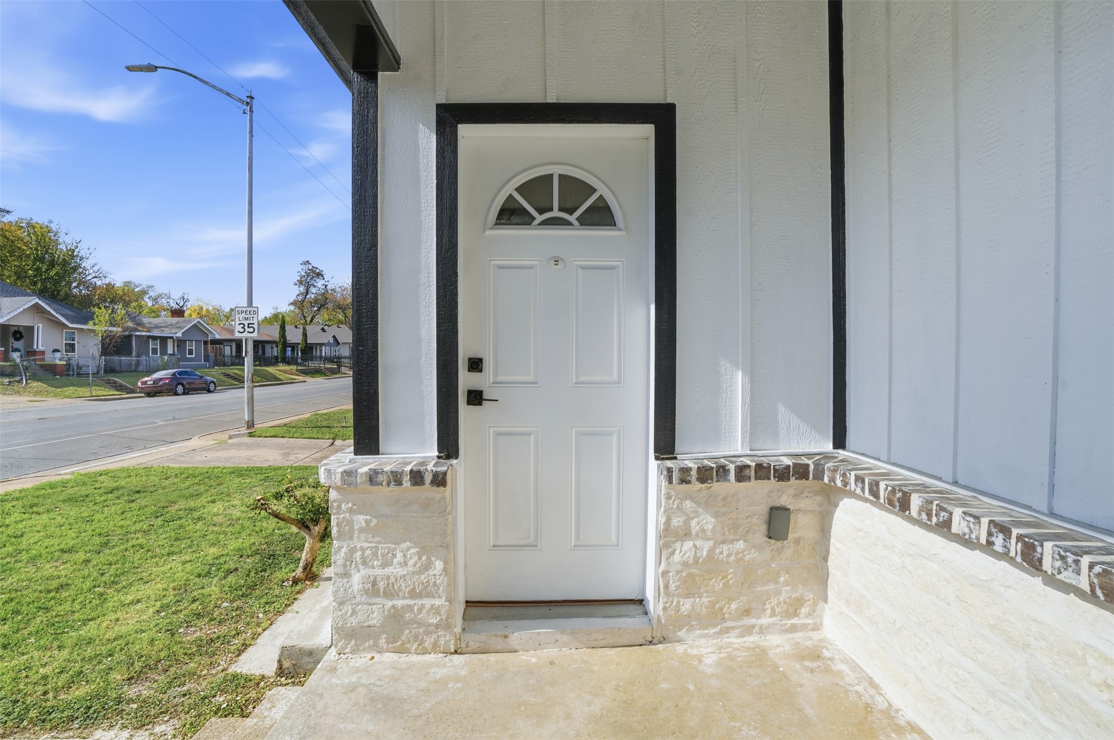 1107 E Allen Avenue Fort Worth TX 76104