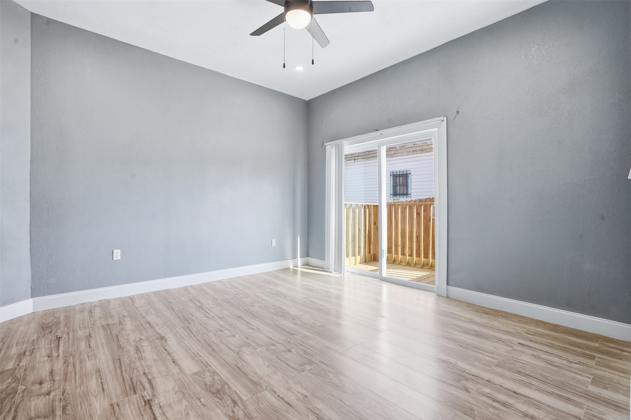 1107 E Allen Avenue Fort Worth TX 76104