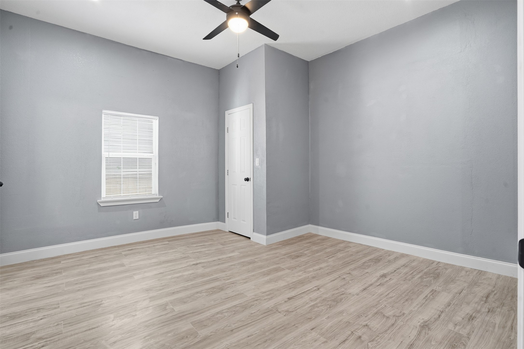 1107 E Allen Avenue Fort Worth TX 76104