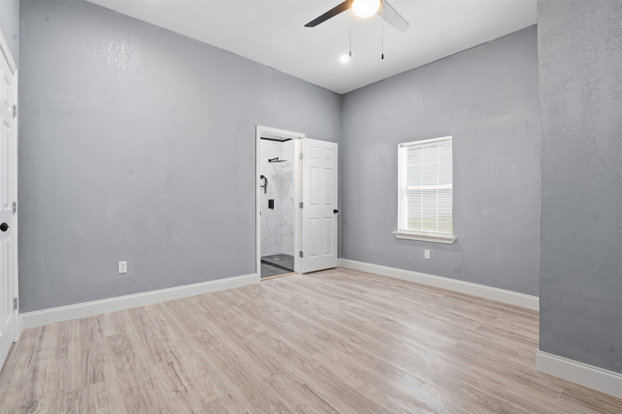 1107 E Allen Avenue Fort Worth TX 76104