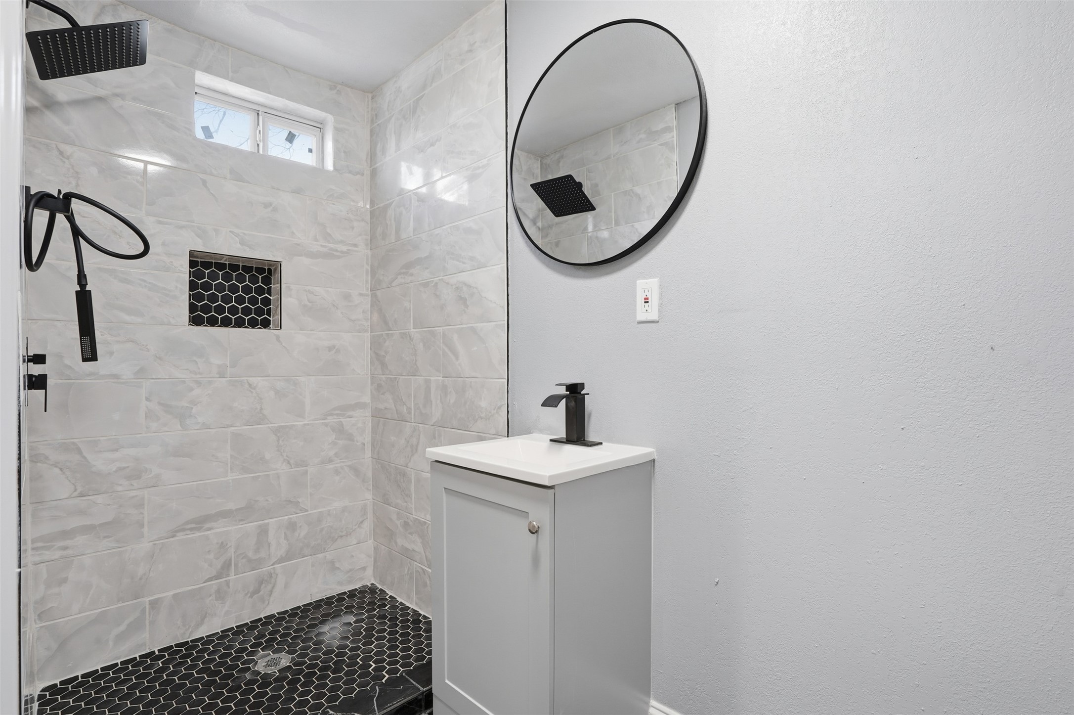 1107 E Allen Avenue Fort Worth TX 76104