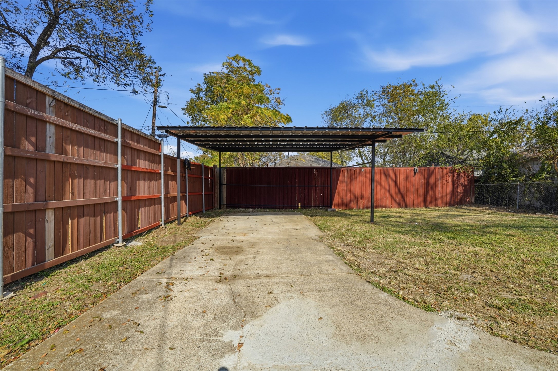 1107 E Allen Avenue Fort Worth TX 76104