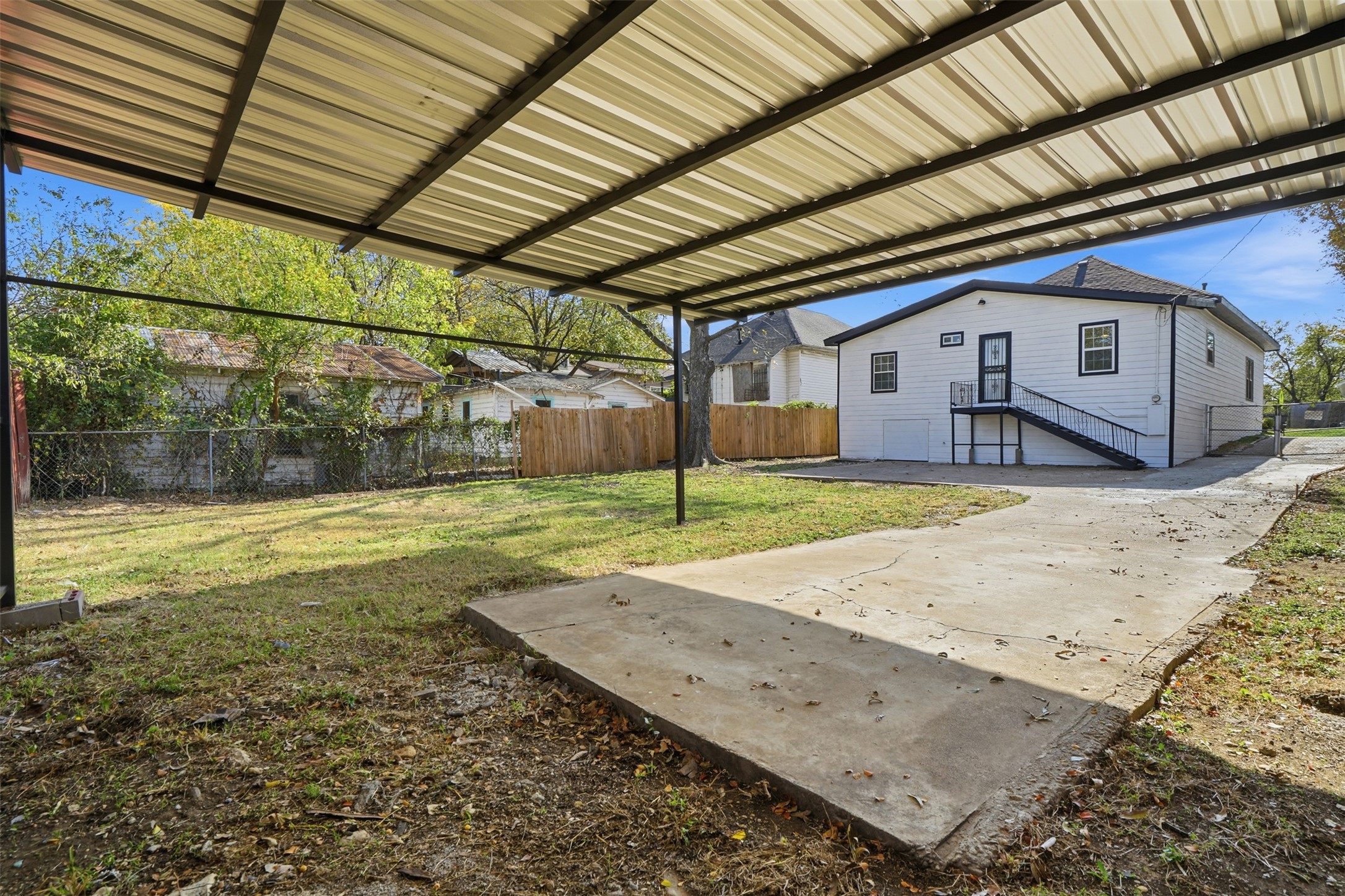 1107 E Allen Avenue Fort Worth TX 76104