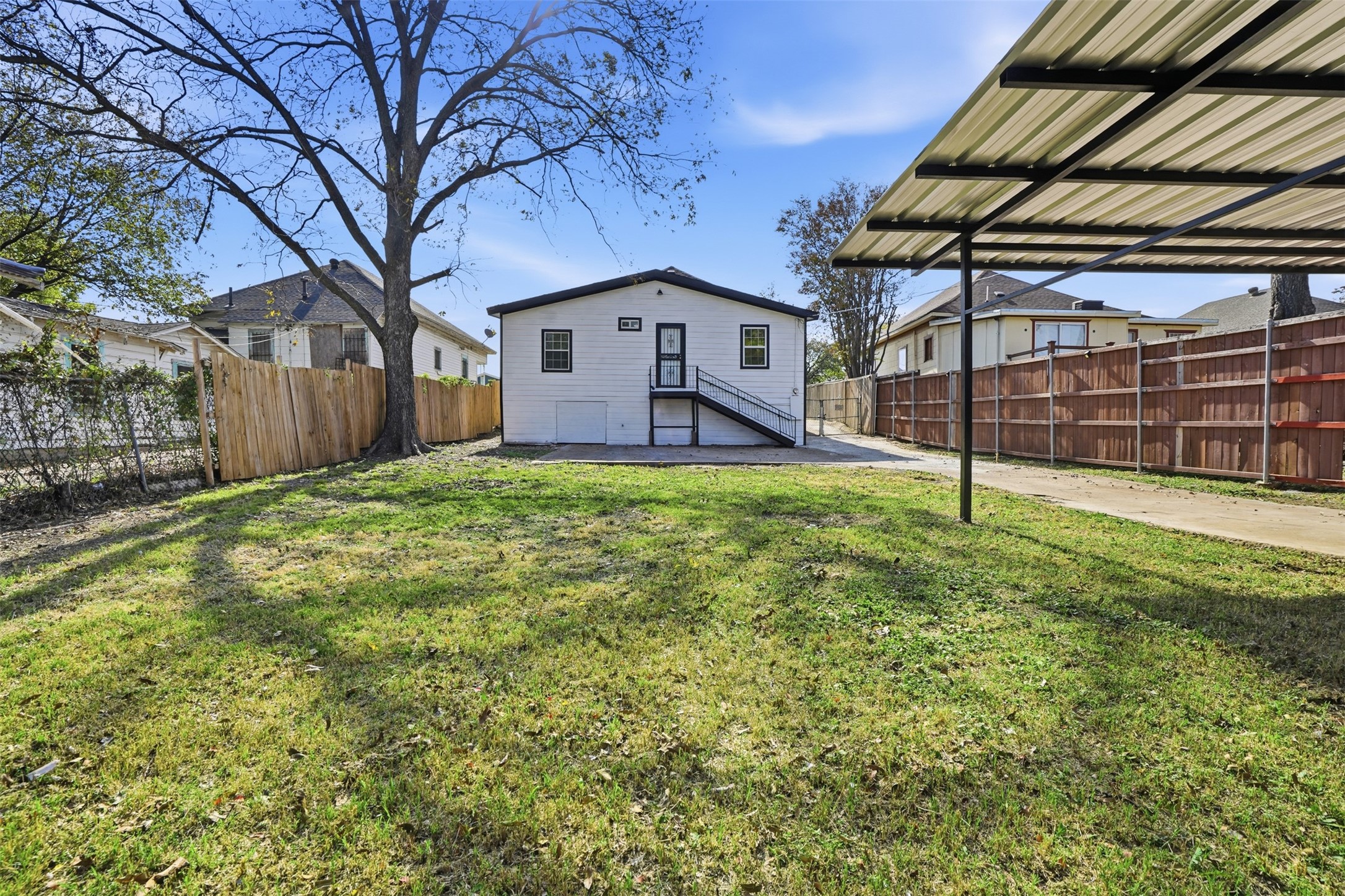 1107 E Allen Avenue Fort Worth TX 76104