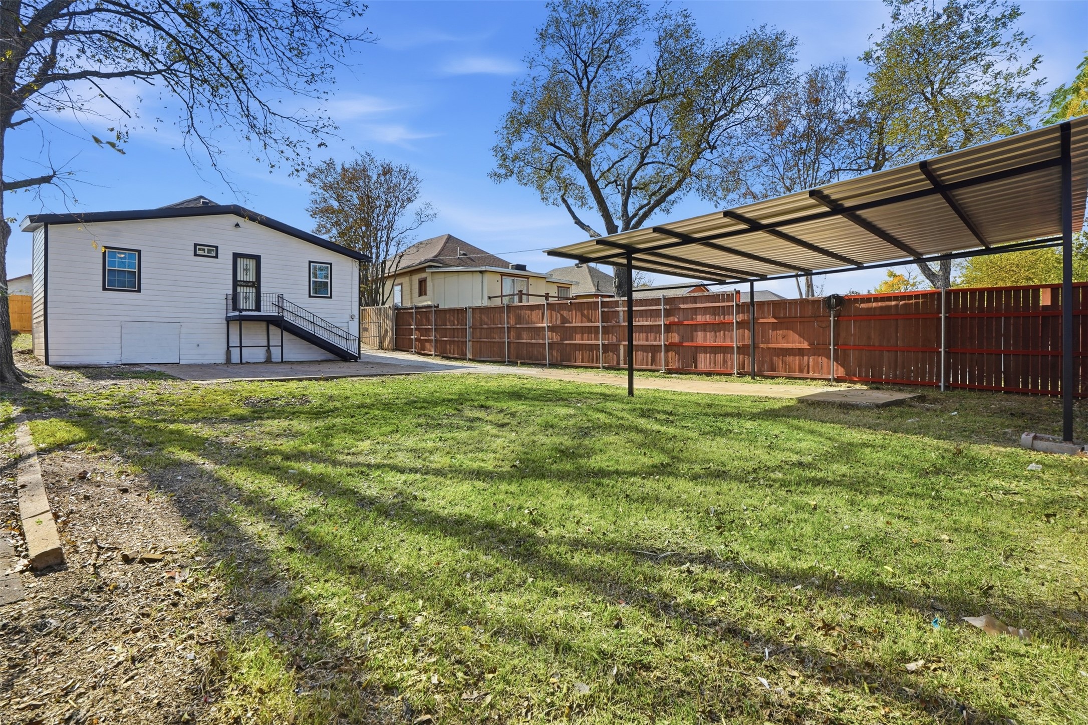 1107 E Allen Avenue Fort Worth TX 76104