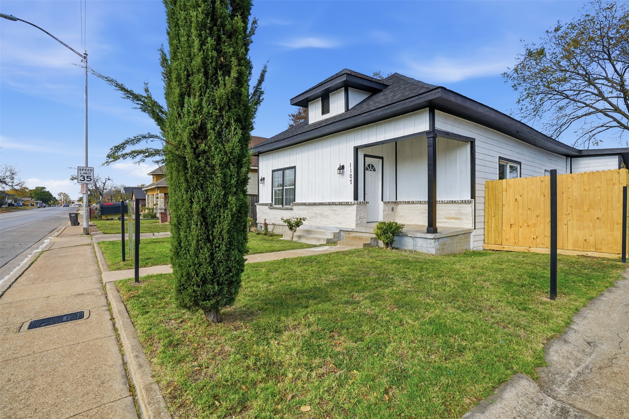 1107 E Allen Avenue Fort Worth TX 76104