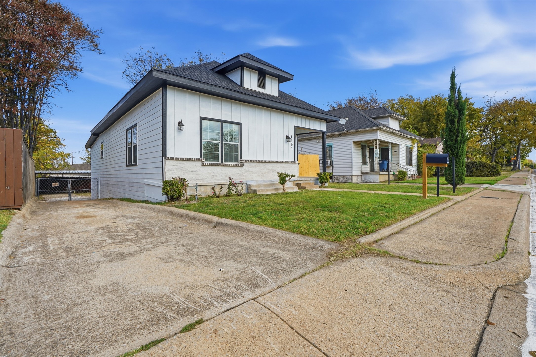 1107 E Allen Avenue Fort Worth TX 76104