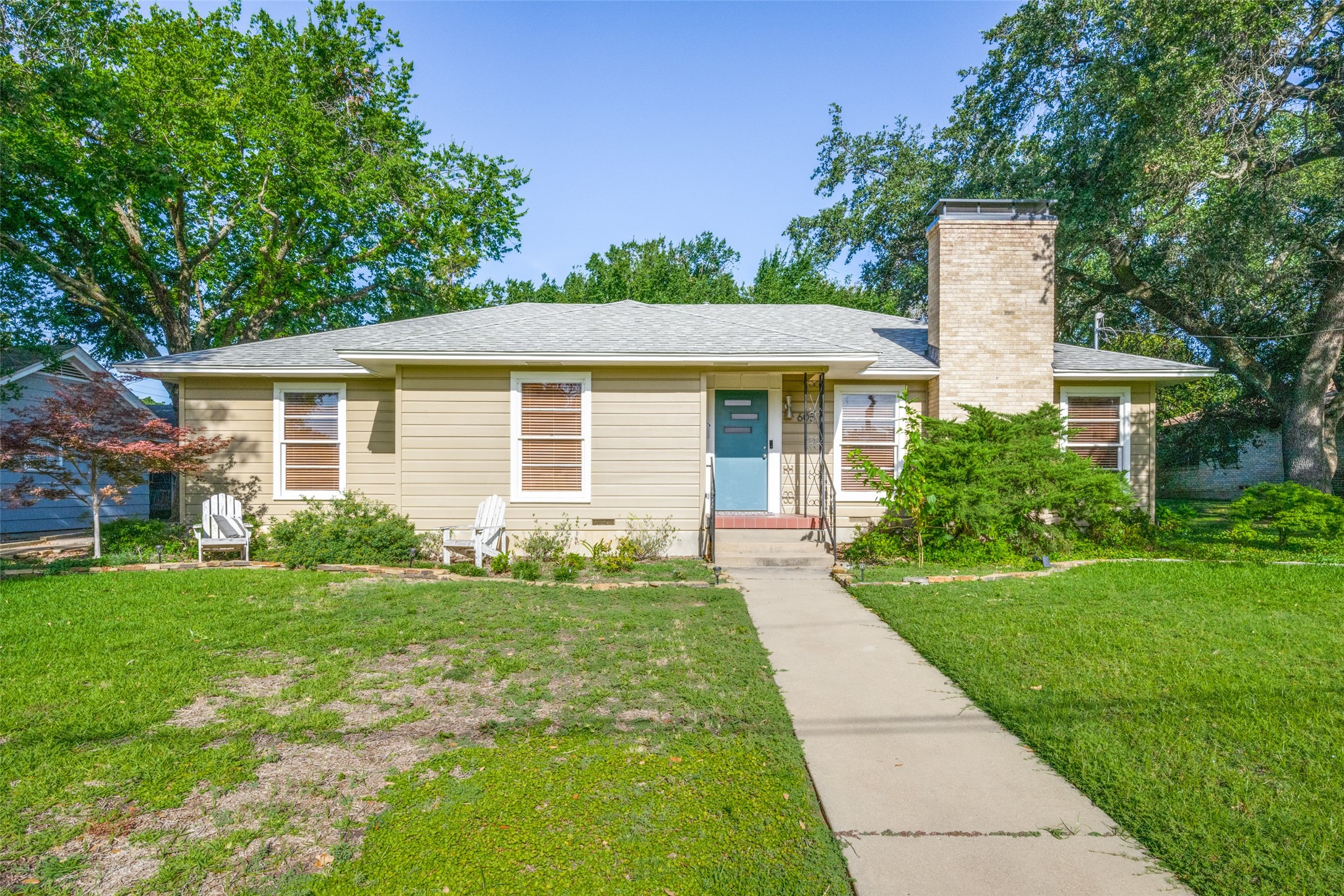 605 Hillcrest Street Denton TX 76201