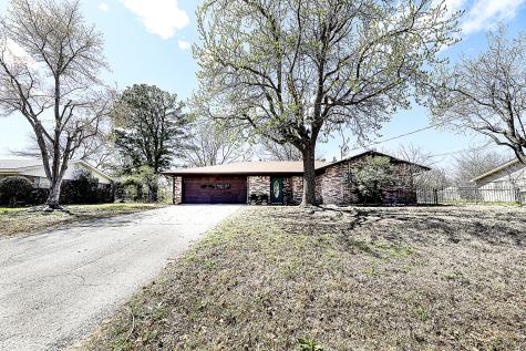 706 Lee Street Bowie TX 76230