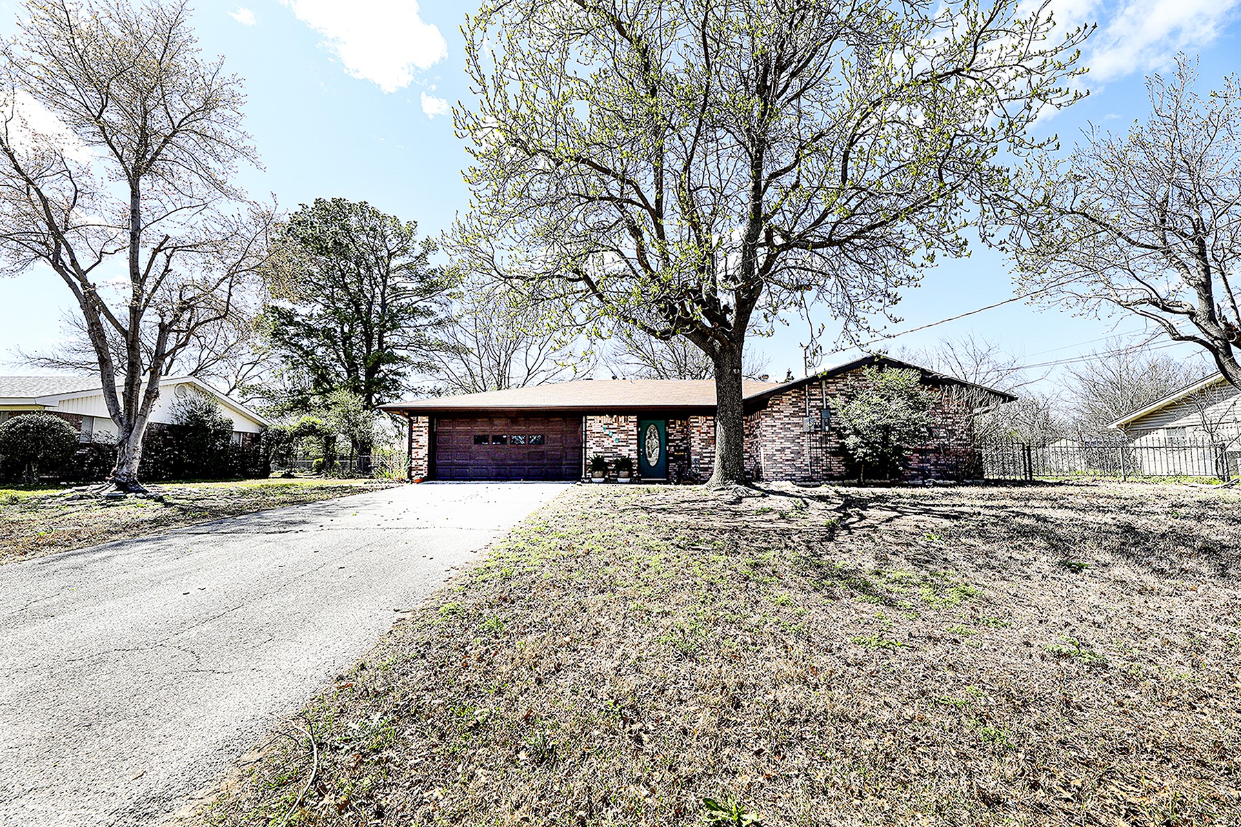 706 Lee Street Bowie TX 76230