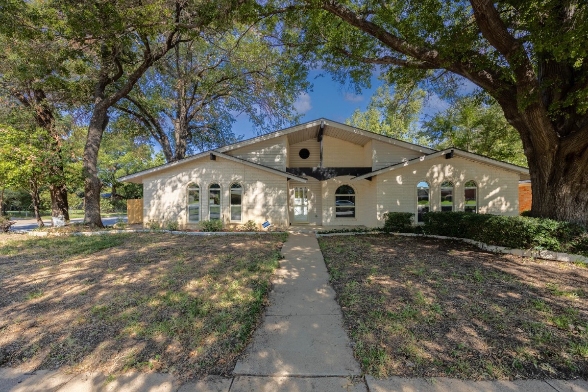 1901 Knoxville Drive Bedford TX 76022