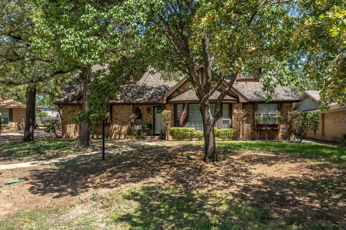 629 Kentwood Circle Bedford TX 76021