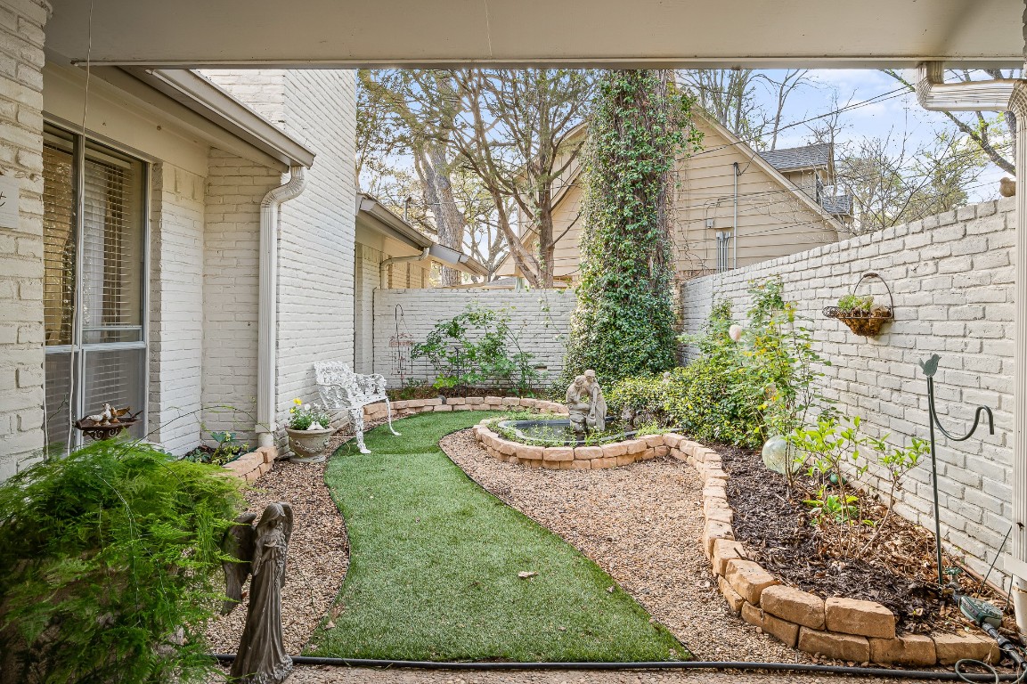 9048 Mercer Place Dallas TX 75228