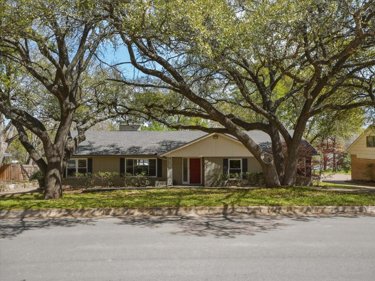 3863 Clayton Road E Fort Worth TX 76116