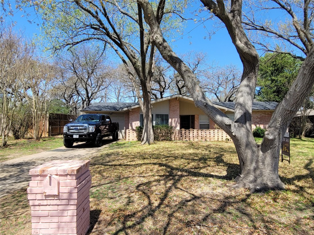 2017 Ravinia Drive Arlington TX 76012