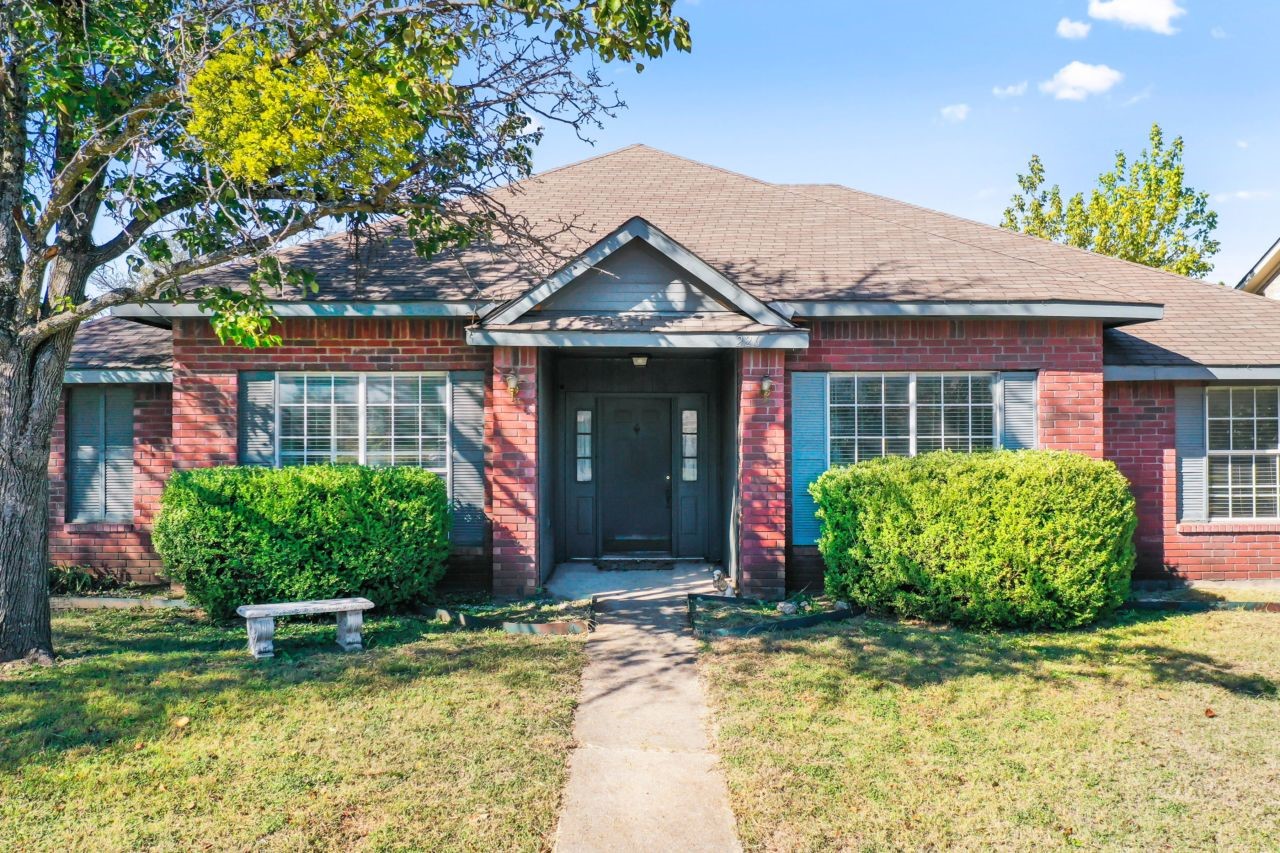 226 N Waterford Oaks Drive Cedar Hill TX 75104