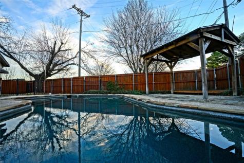 5301 Queens Court Lake Dallas TX 75065