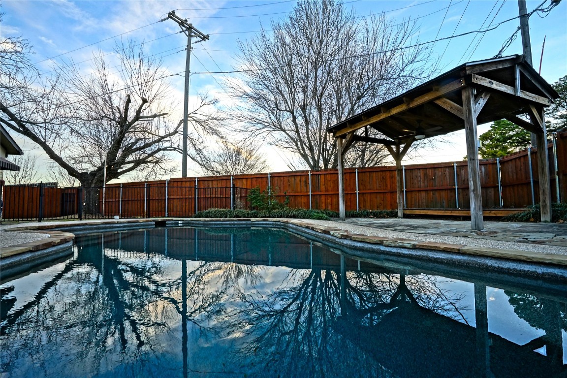 5301 Queens Court Lake Dallas TX 75065