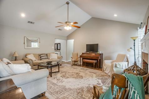 605 Rhonda Italy TX 76651
