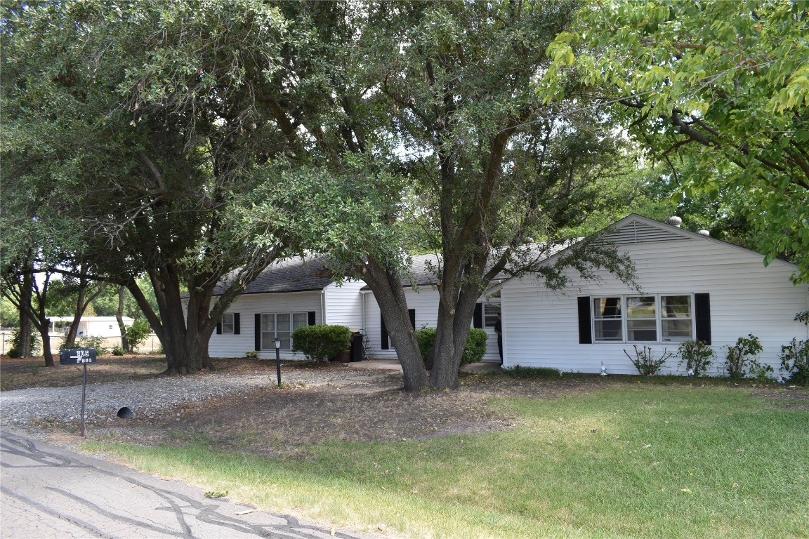 405 S Oak Street Ector TX 75439