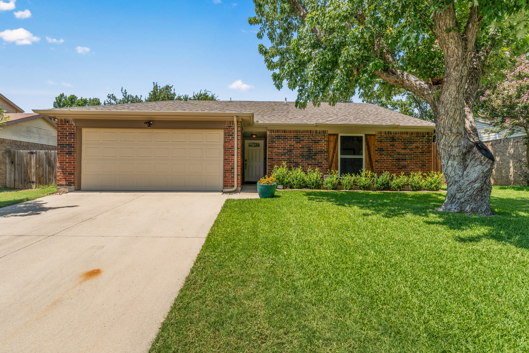 1916 Bosque Lane Arlington TX 76006