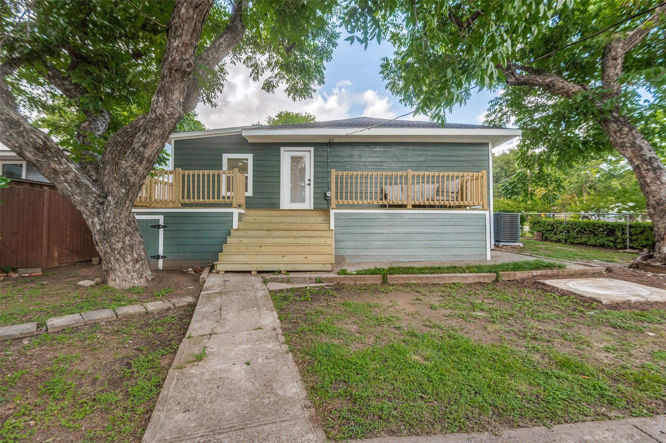 602 Brooks Avenue Dallas TX 75208