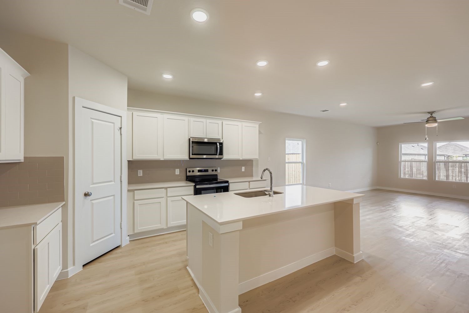 1009 Park Oak Lane Crowley TX 76036