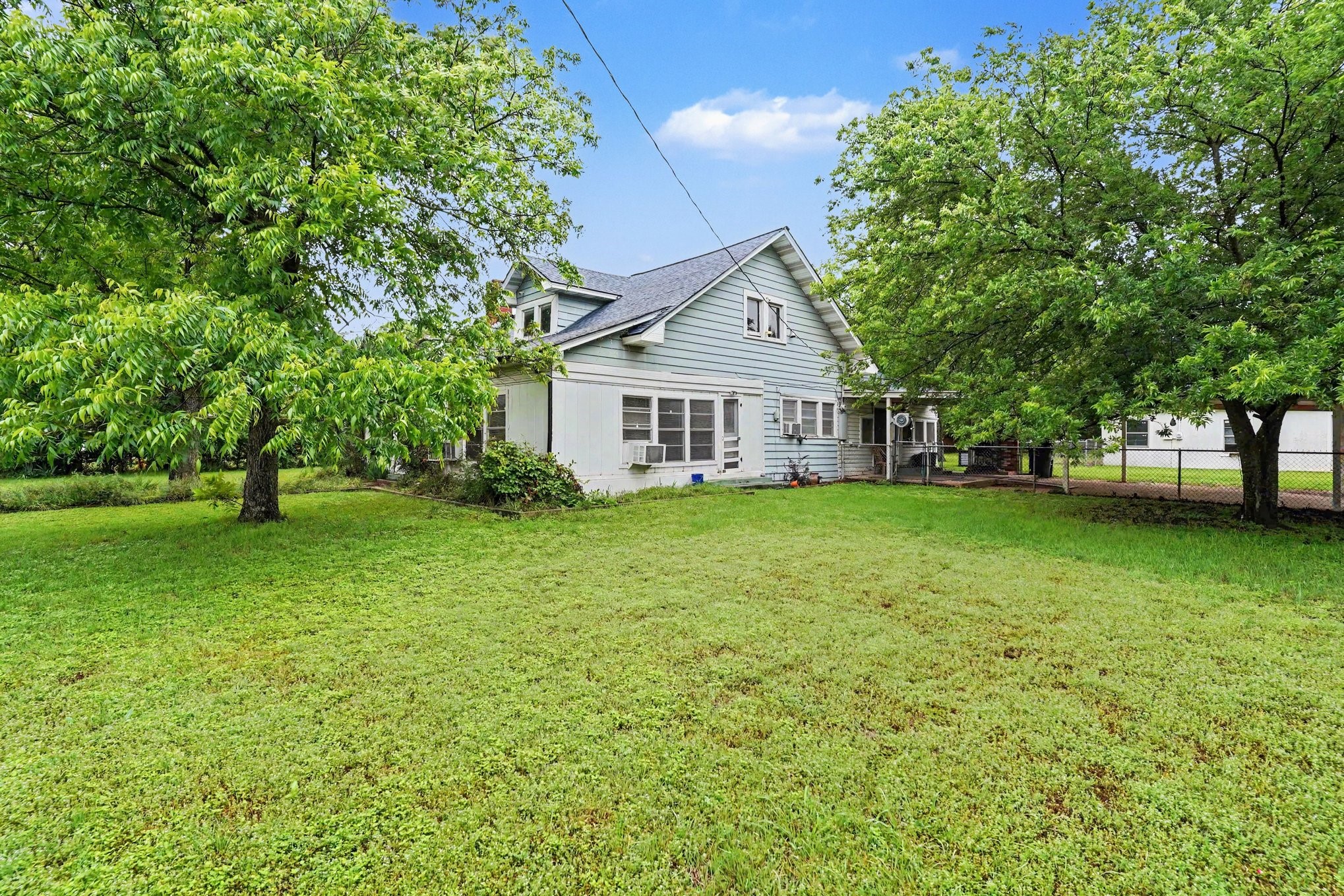 506 Woodard Avenue Cleburne TX 76033