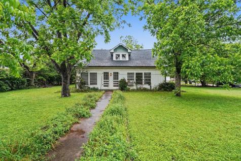506 Woodard Avenue Cleburne TX 76033