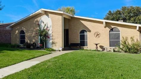 770 Pinoak Drive Grand Prairie TX 75052