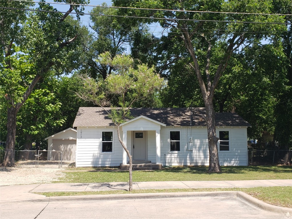 1913 Hillview Street Mesquite TX 75149