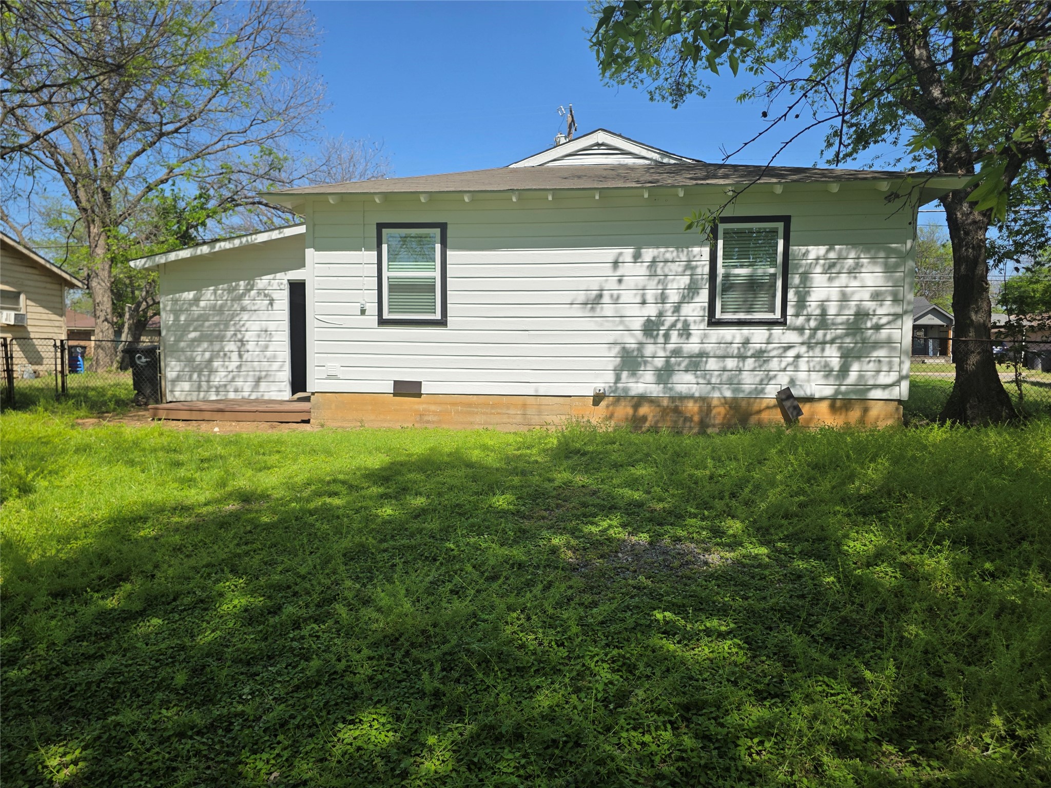 1207 N Anglin Street Cleburne TX 76031