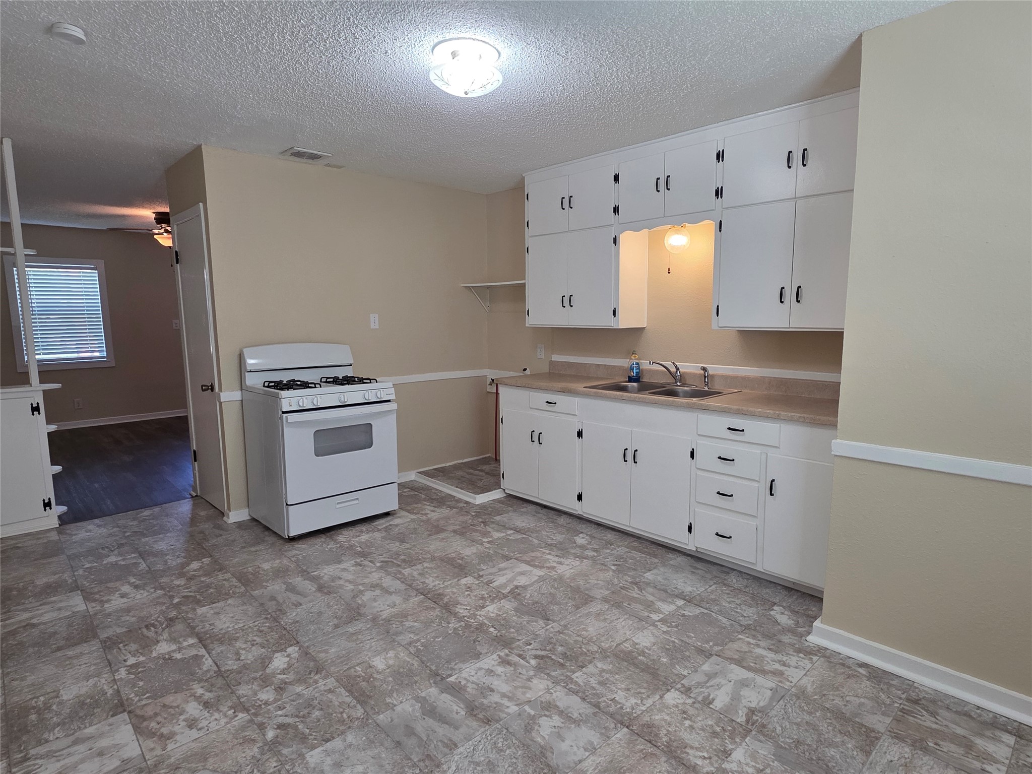 1207 N Anglin Street Cleburne TX 76031