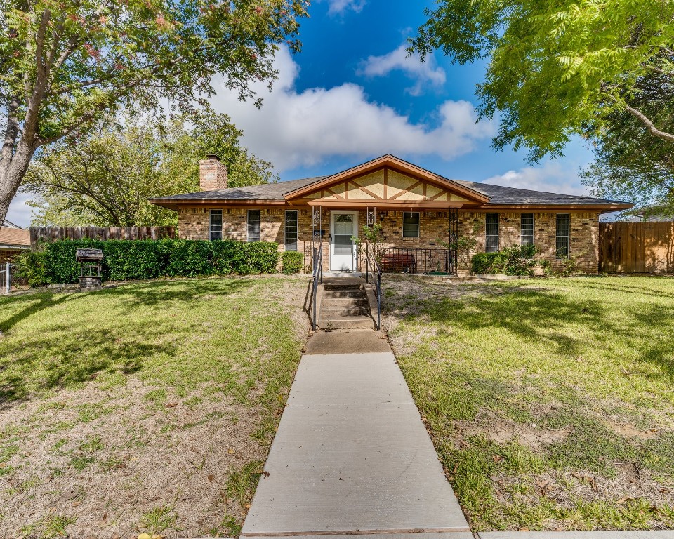 822 Cambridge Place Grand Prairie TX 75051