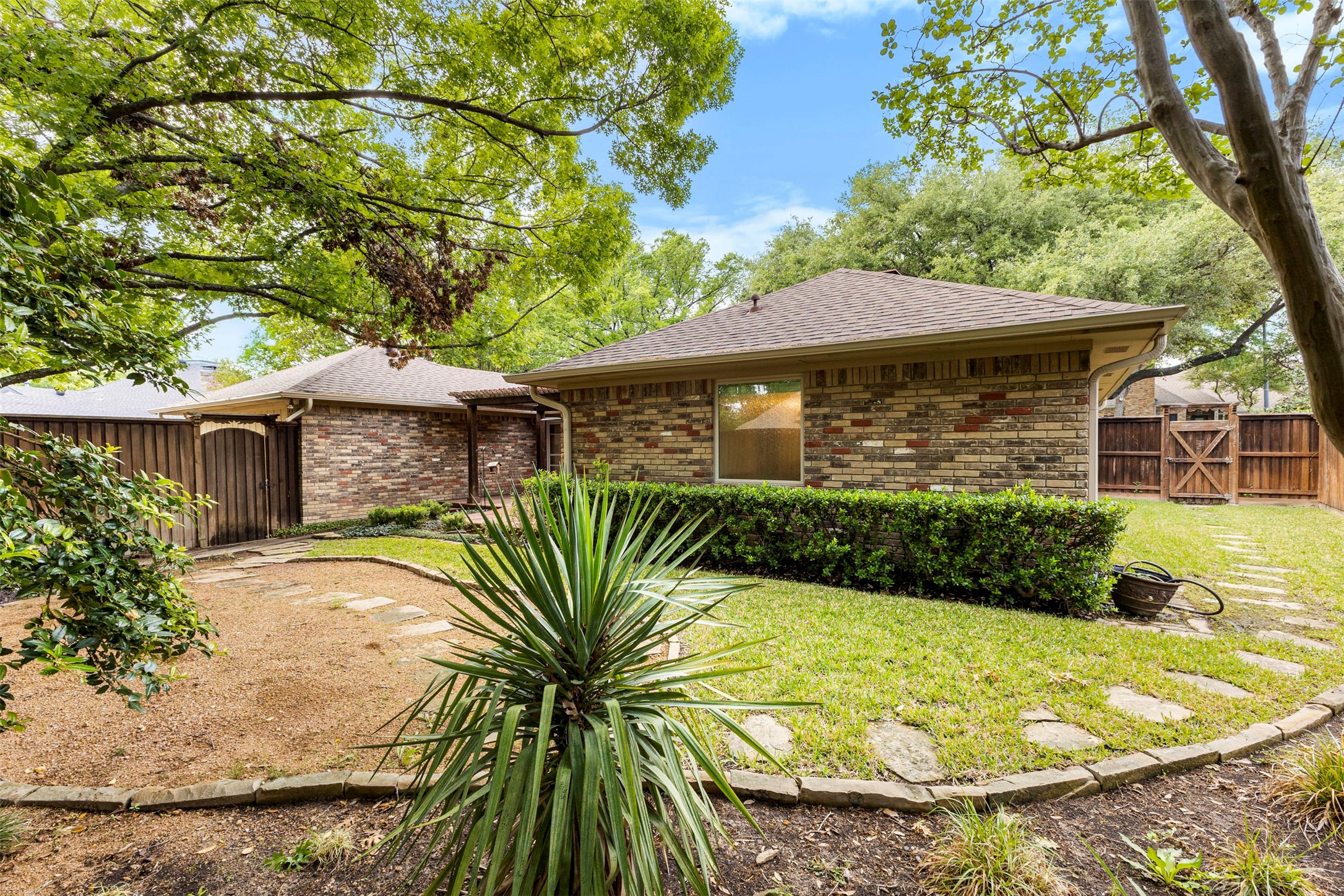 9906 Chimney Hill Lane Dallas TX 75243