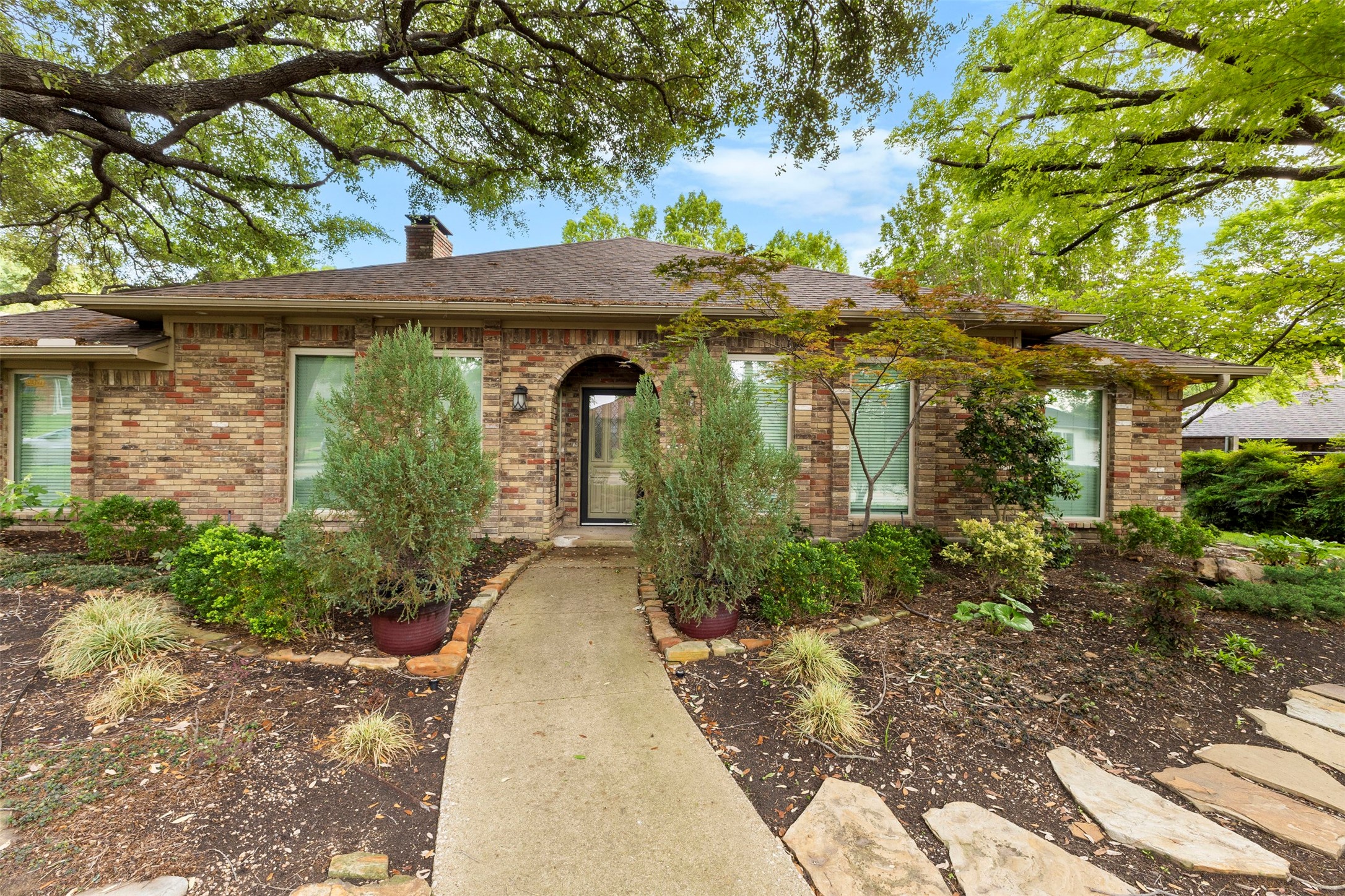 9906 Chimney Hill Lane Dallas TX 75243
