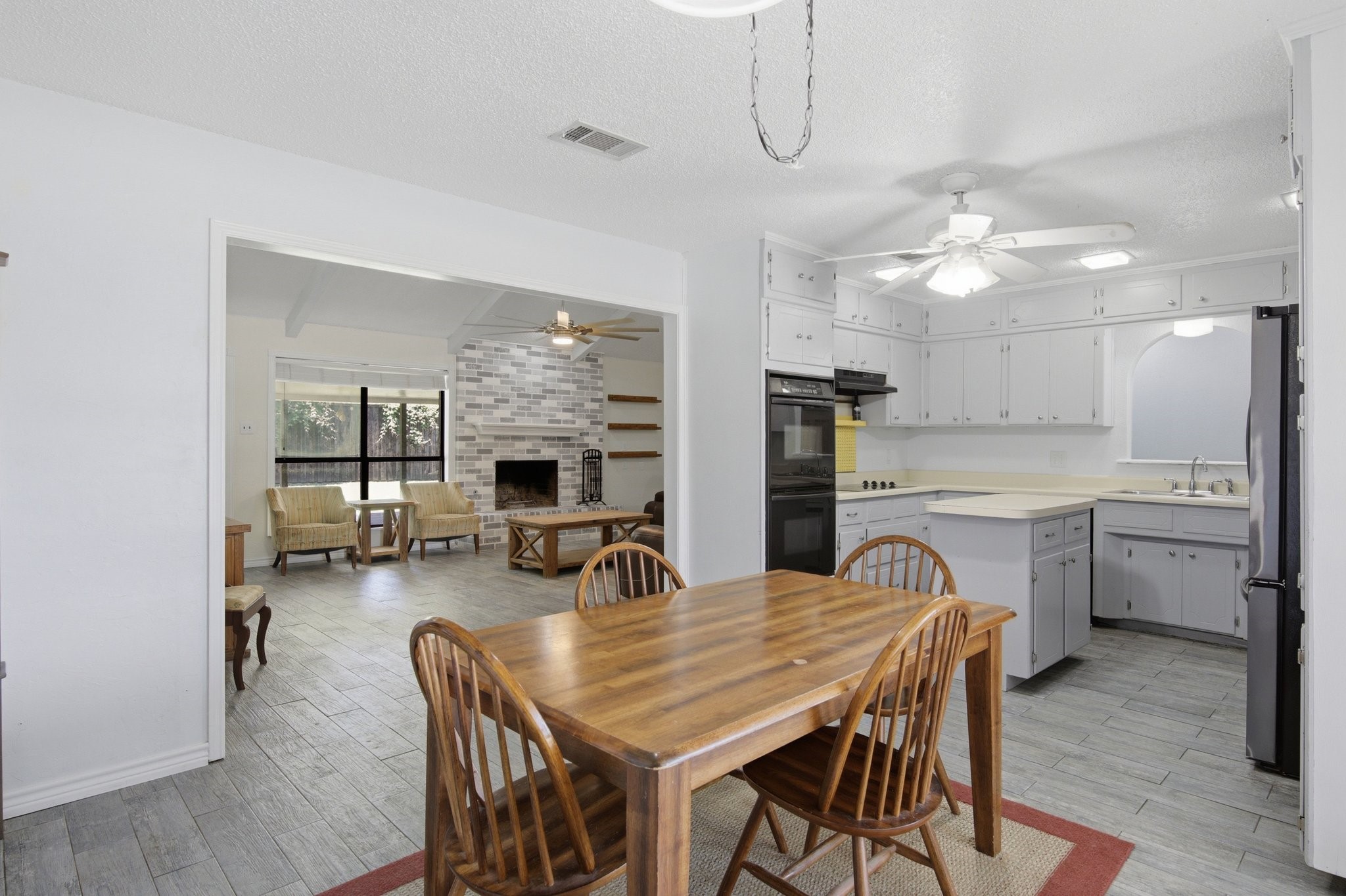 1211 Meadowview Drive Euless TX 76039
