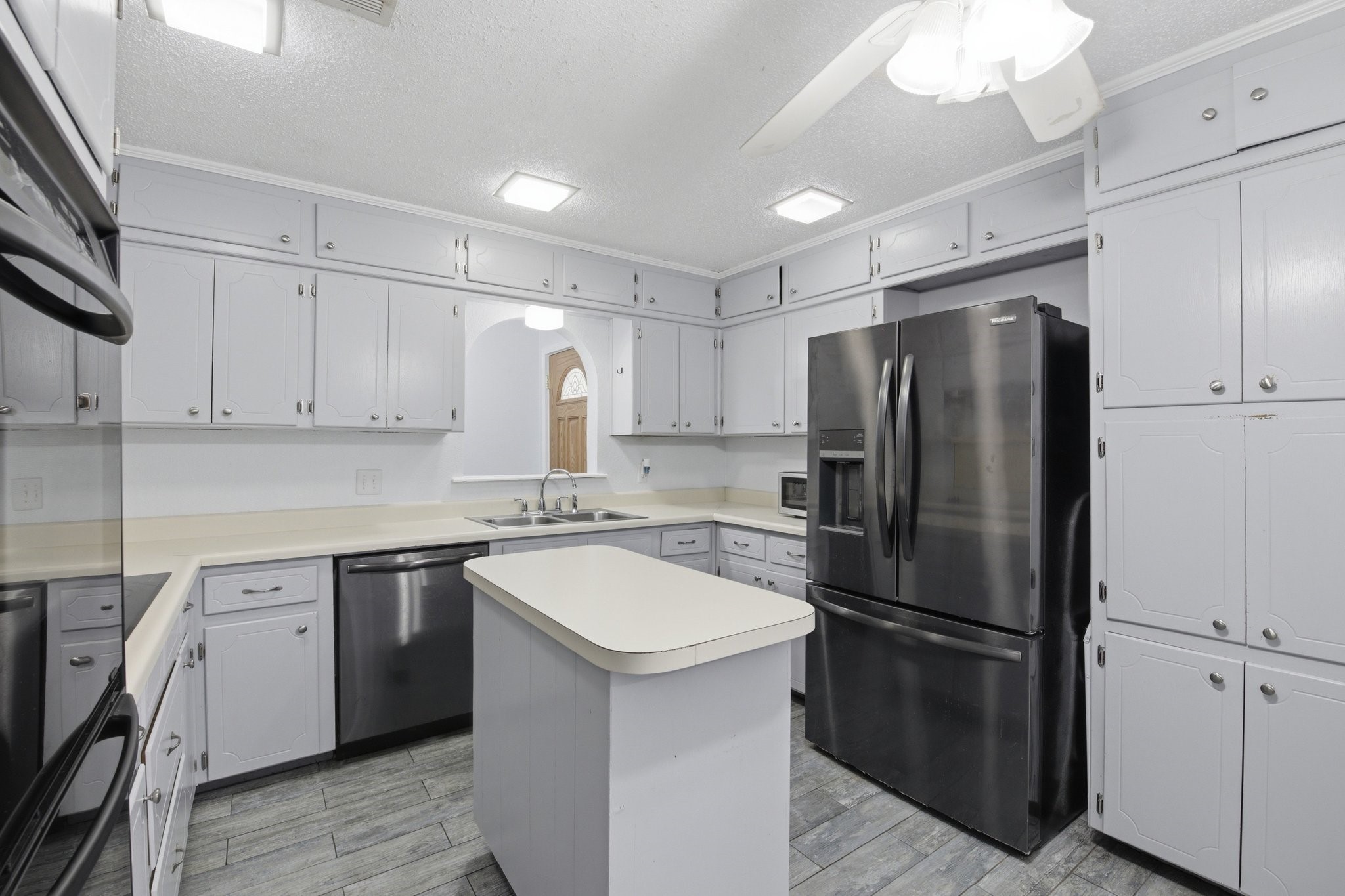 1211 Meadowview Drive Euless TX 76039