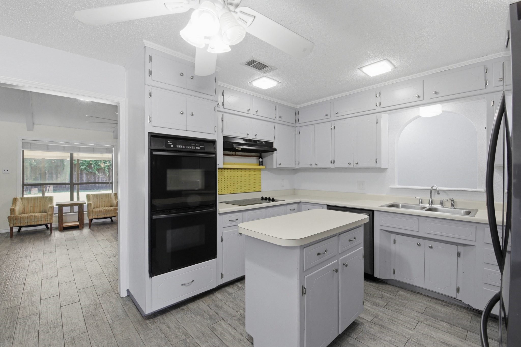 1211 Meadowview Drive Euless TX 76039