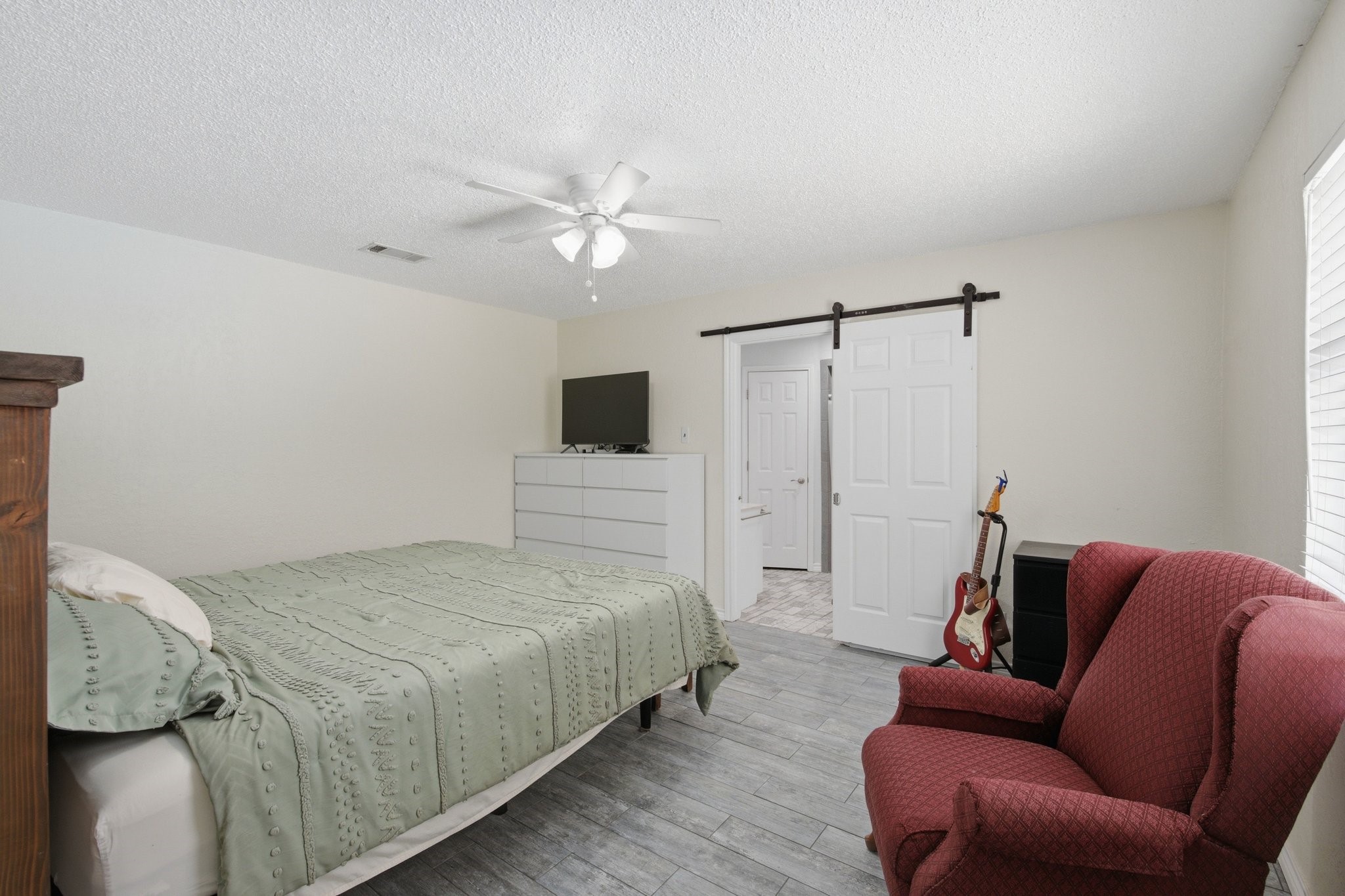 1211 Meadowview Drive Euless TX 76039